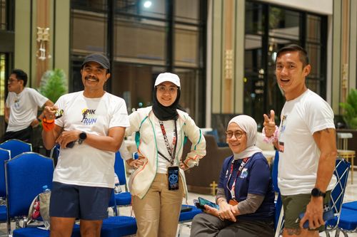 Race photo from PIK NITE RUN VIBES