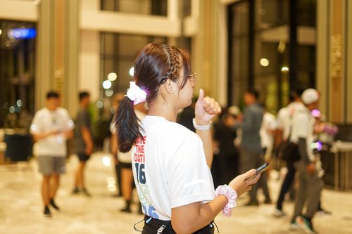 Race photo from PIK NITE RUN VIBES