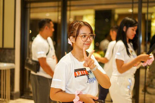 Race photo from PIK NITE RUN VIBES