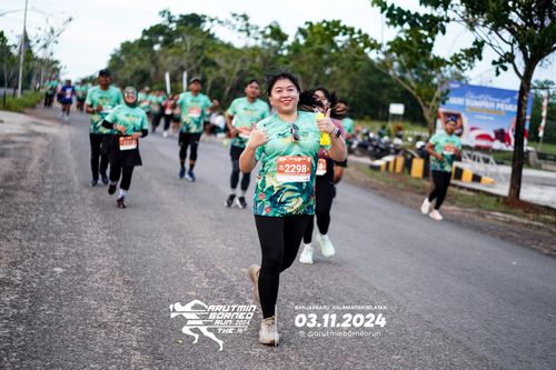 Race photo from Arutmin Borneo Run 2024