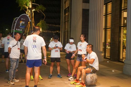 Race photo from PIK NITE RUN VIBES
