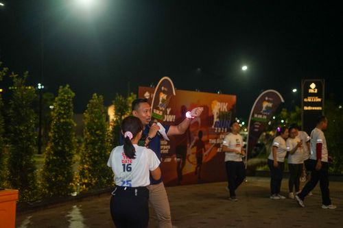Race photo from PIK NITE RUN VIBES