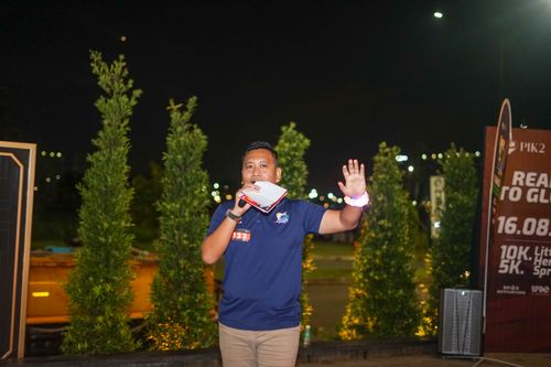 Race photo from PIK NITE RUN VIBES