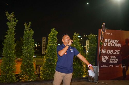 Race photo from PIK NITE RUN VIBES