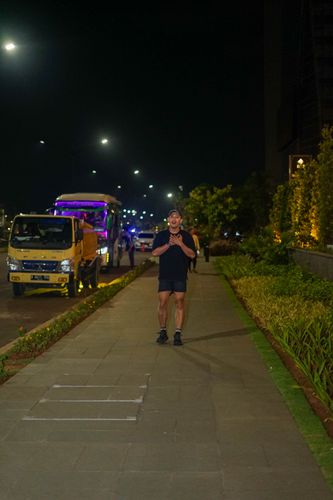 Race photo from PIK NITE RUN VIBES
