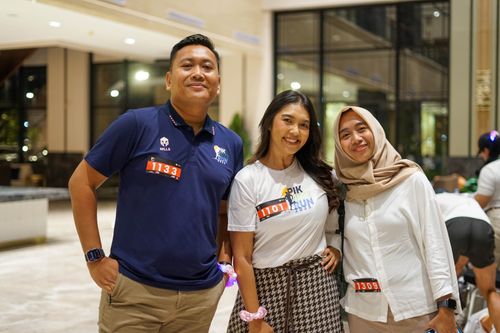 Race photo from PIK NITE RUN VIBES