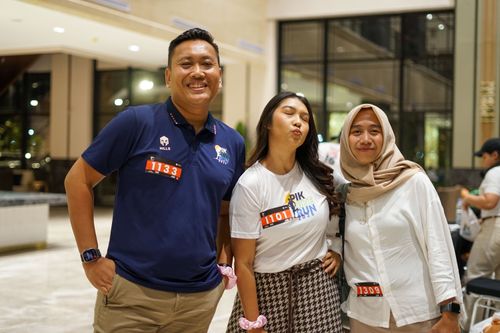 Race photo from PIK NITE RUN VIBES
