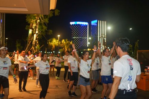 Race photo from PIK NITE RUN VIBES