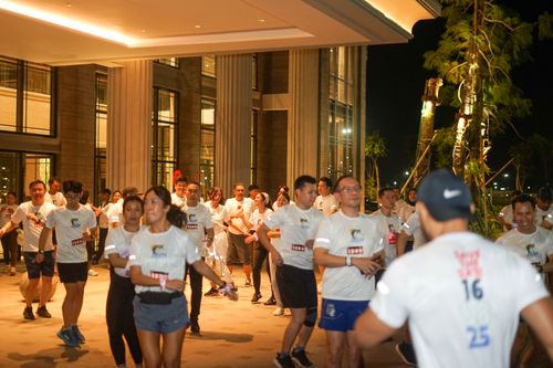 Race photo from PIK NITE RUN VIBES
