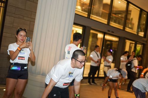 Race photo from PIK NITE RUN VIBES