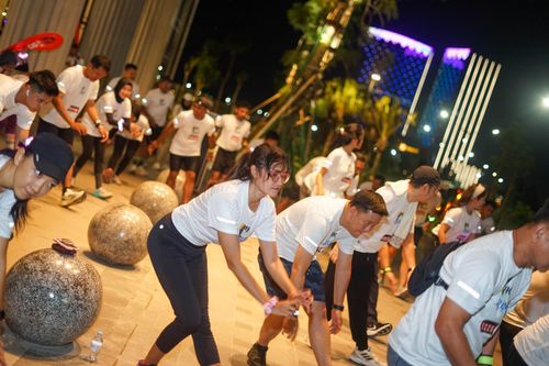 Race photo from PIK NITE RUN VIBES