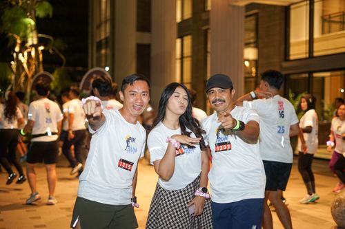 Race photo from PIK NITE RUN VIBES