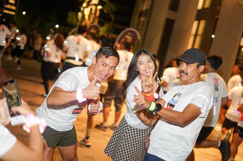 Race photo from PIK NITE RUN VIBES
