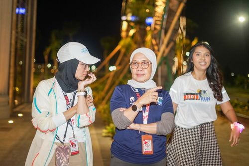 Race photo from PIK NITE RUN VIBES
