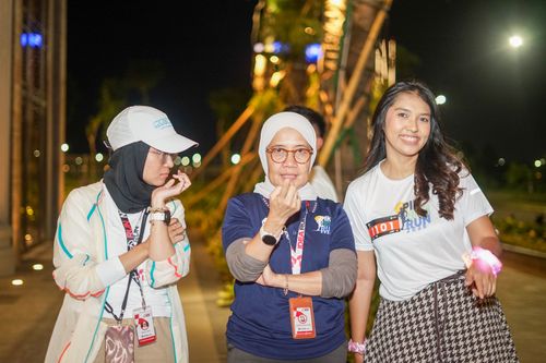 Race photo from PIK NITE RUN VIBES