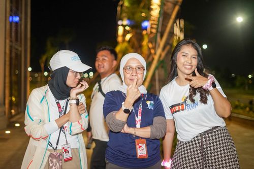 Race photo from PIK NITE RUN VIBES