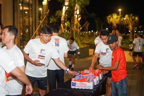 Race photo from PIK NITE RUN VIBES