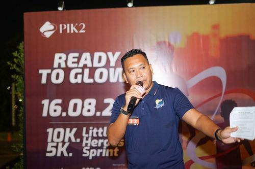 Race photo from PIK NITE RUN VIBES