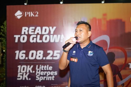 Race photo from PIK NITE RUN VIBES