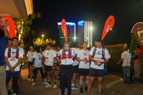 Race photo from PIK NITE RUN VIBES