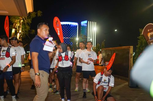 Race photo from PIK NITE RUN VIBES