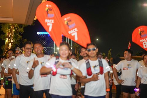 Race photo from PIK NITE RUN VIBES