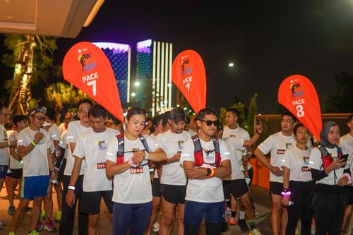 Race photo from PIK NITE RUN VIBES