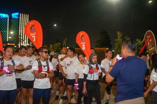 Race photo from PIK NITE RUN VIBES