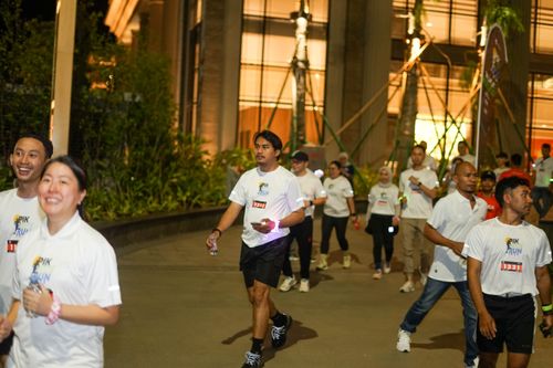 Race photo from PIK NITE RUN VIBES