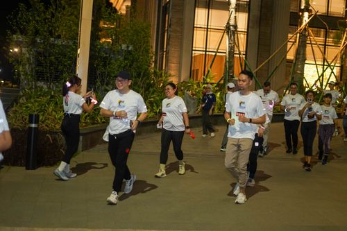 Race photo from PIK NITE RUN VIBES