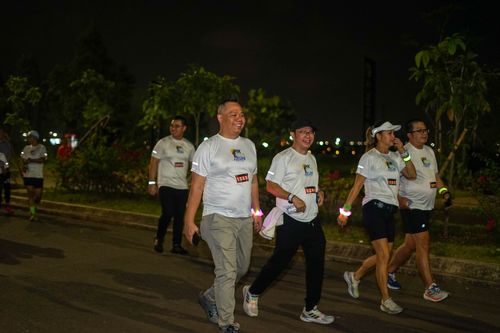 Race photo from PIK NITE RUN VIBES