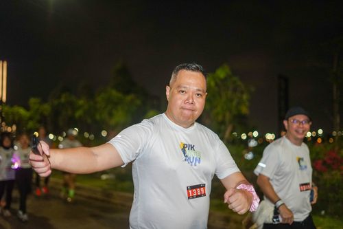 Race photo from PIK NITE RUN VIBES