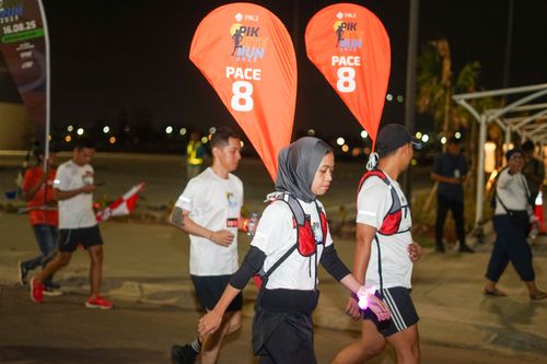 Race photo from PIK NITE RUN VIBES