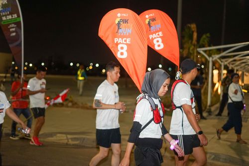 Race photo from PIK NITE RUN VIBES