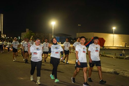 Race photo from PIK NITE RUN VIBES
