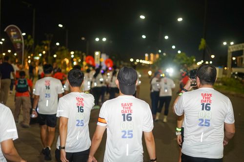 Race photo from PIK NITE RUN VIBES