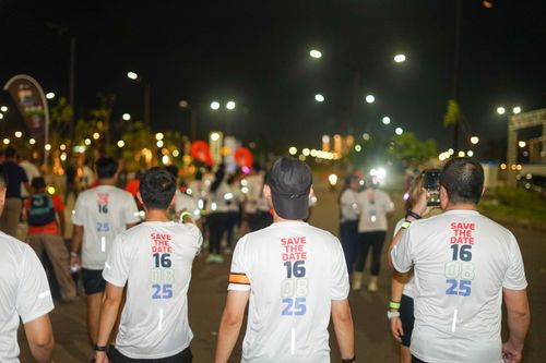Race photo from PIK NITE RUN VIBES