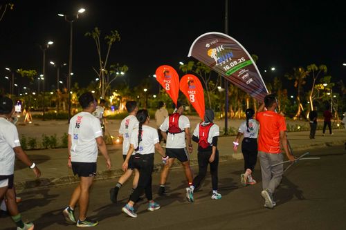 Race photo from PIK NITE RUN VIBES