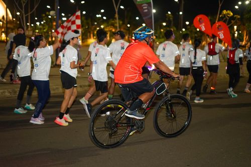Race photo from PIK NITE RUN VIBES