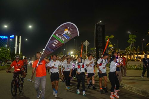 Race photo from PIK NITE RUN VIBES