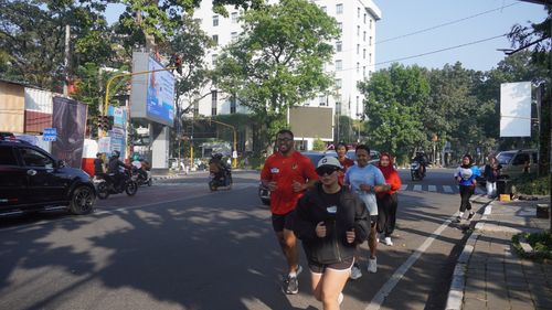 Race photo from Happy One Decade Unpad Runner