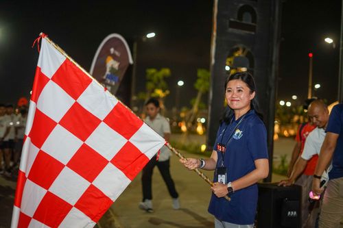 Race photo from PIK NITE RUN VIBES