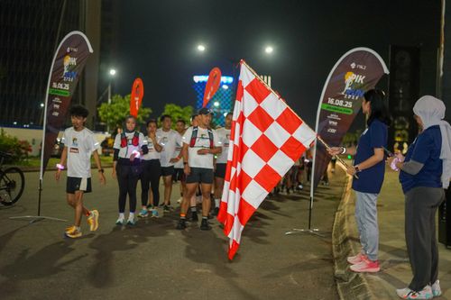 Race photo from PIK NITE RUN VIBES