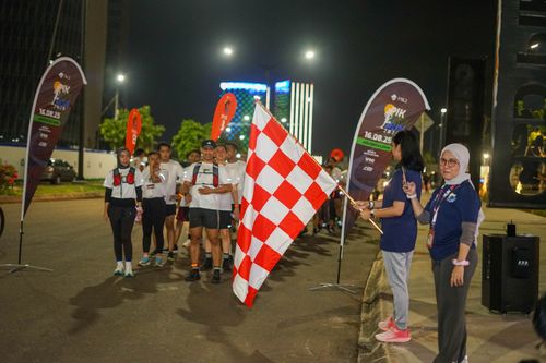 Race photo from PIK NITE RUN VIBES
