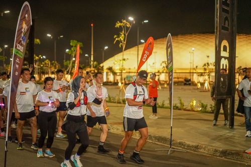 Race photo from PIK NITE RUN VIBES