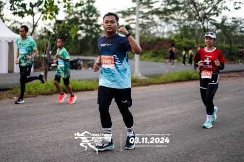 Race photo from Arutmin Borneo Run 2024