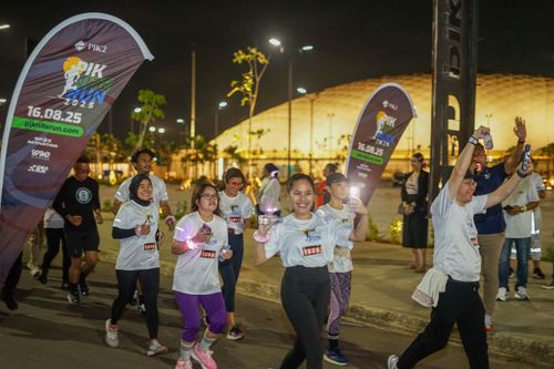 Race photo from PIK NITE RUN VIBES