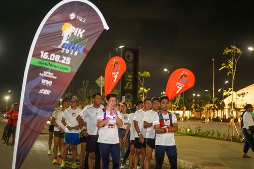 Race photo from PIK NITE RUN VIBES
