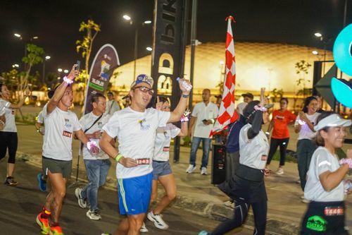 Race photo from PIK NITE RUN VIBES