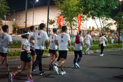 Race photo from PIK NITE RUN VIBES